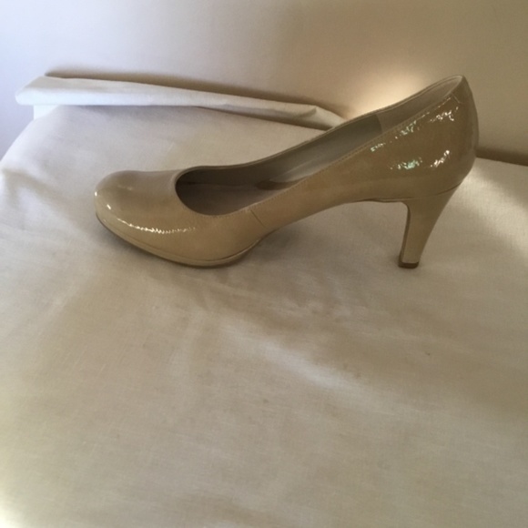 Nearly New Very Comfortable Heels - Picture 4 of 5